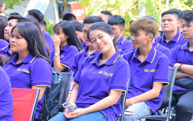 Buổi khai giảng kỳ lạ của sinh viên ĐH Phú Xuân