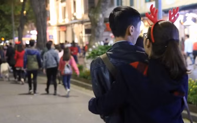 Miền Bắc chuyển rét dịp Giáng Sinh, các F.A đã tìm thấy vòng tay ấm áp nào chưa?