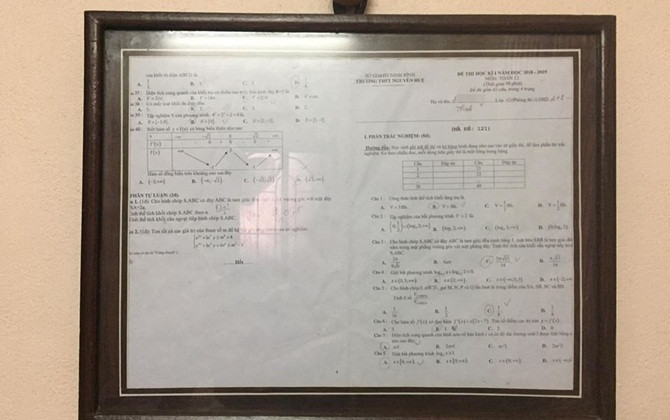 Lần đầu được 5,2 điểm thi môn Toán, nữ sinh liền đóng khung để kỉ niệm "thành tích đáng tự hào"