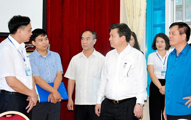 Thứ trưởng Nguyễn Hữu Độ kiểm tra chuẩn bị thi THPT quốc gia tại tỉnh Điện Biên