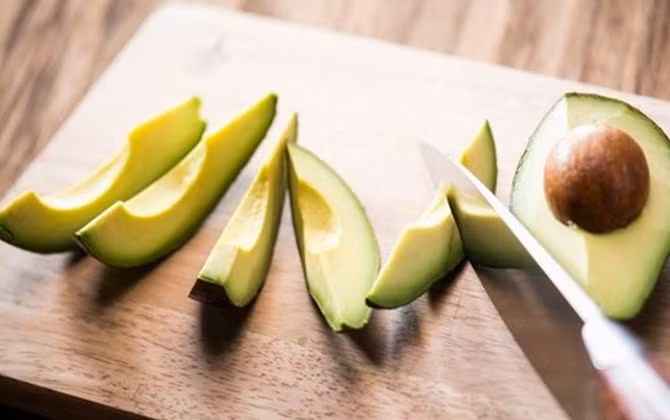 Chuyện thật như đùa: Bạn có thể được trả tiền để ăn quả bơ hàng ngày!