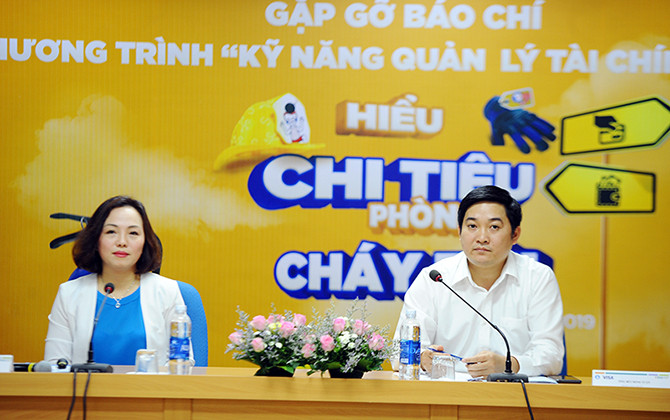 Sinh viên trải nghiệm với kỹ năng quản lý tài chính