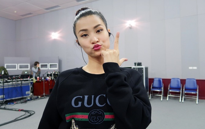 Chuẩn bị cho liveshow 40.000 khán giả, Đông Nhi ráo riết tập luyện cùng nhạc sĩ Hồ Hoài Anh