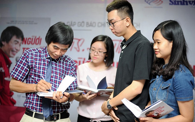 Chém gió vỉa hè cực chất giữa TS Lê Thẩm Dương với Sinh viên