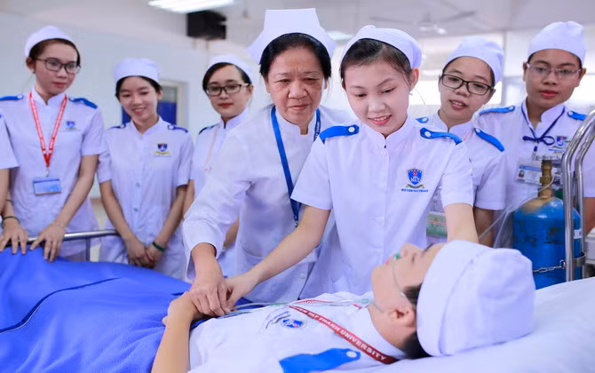 8 điểm trở lên mới được xét tuyển vào nhóm ngành Sức khỏe