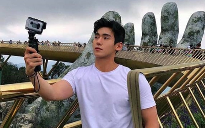 Chỉ với bức hình check-in Đà Nẵng mà "nam thần" này đã khiến bao trái tim phải ngẩn ngơ!