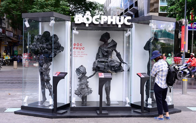 Bộ sưu tập thời trang lạ, lấy cảm hứng từ bụi ô nhiễm