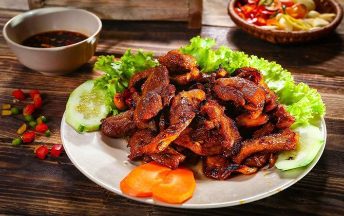 Thưởng thức ngan nướng đẫm sốt khiến Gorden Ramsay cũng phải xuýt xoa