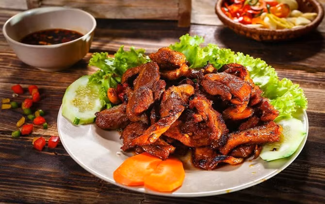 Thưởng thức ngan nướng đẫm sốt khiến Gorden Ramsay cũng phải xuýt xoa