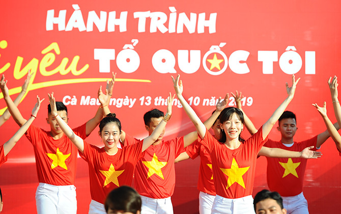 Người trẻ gửi thông điệp "Yêu Tổ quốc" từ đất mũi