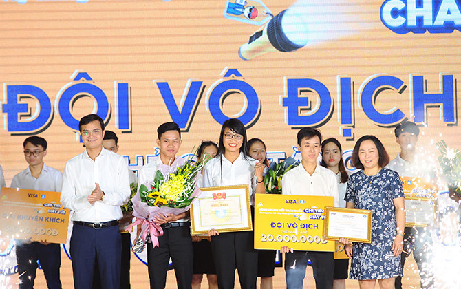 Tìm ra quán quân sinh viên ‘Hiểu chi tiêu, phòng chống cháy túi’