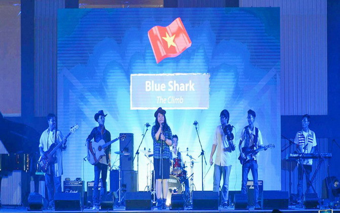 Những "chú cá mập xanh"