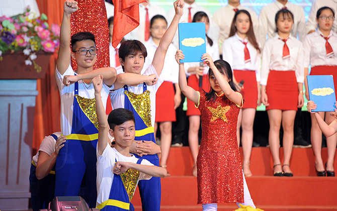 Đại học Sao Đỏ nhận cờ thi đua của Thủ tướng Chính phủ