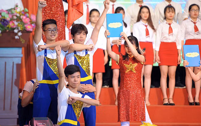 Đại học Sao Đỏ nhận cờ thi đua của Thủ tướng Chính phủ