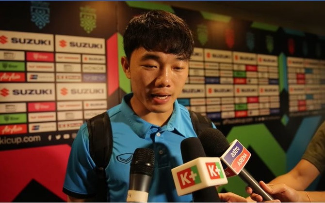 Xuân Trường trả lời phỏng vấn, fan quốc tế "troll" hài hước: "Làm ơn mở mắt ra!"