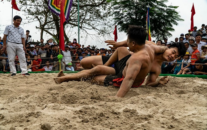 Hội vật làng Thủ Lễ ở Thừa Thiên Huế