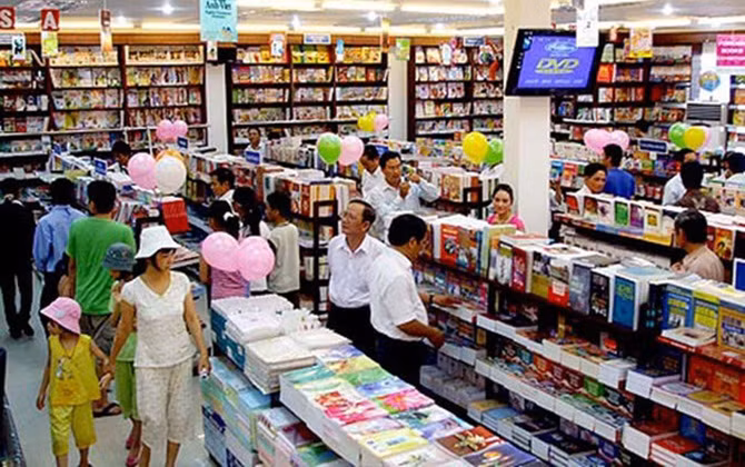 Fahasa khuyến mãi lên tới 50% nhân dịp khai trương nhà sách lớn nhất
