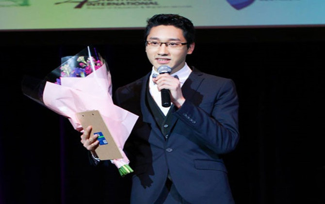 Hình ảnh đời thường của "soái ca" cao 1m80, 9.0 IELTS khiến dân mạng lên cơn sốt