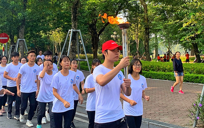 Bạn trẻ Hà Nội hào hứng tham gia ‘Thử thách 4h30 sáng’