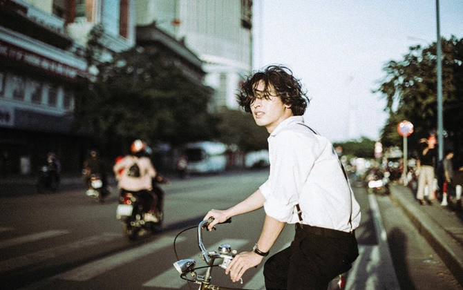 Công Dương gây chú ý với tạo hình lãng tử trong bộ ảnh đậm phong cách retro