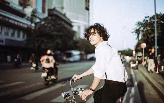 Công Dương gây chú ý với tạo hình lãng tử trong bộ ảnh đậm phong cách retro