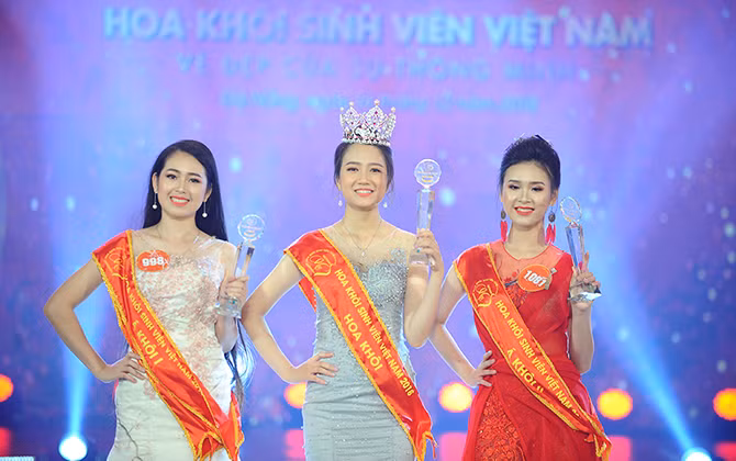 Nữ sinh Trường Đại học Luật (ĐH Huế) đăng quang Hoa khôi sinh viên 2018