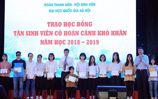Tuyên dương 188 Sinh viên 5 tốt Đại học Quốc gia Hà Nội