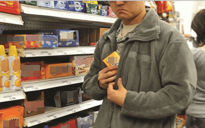 Thủ đoạn của nhóm thanh niên Việt thực hiện loạt vụ trộm mỹ phẩm tại Nhật chỉ trong vòng 3 phút