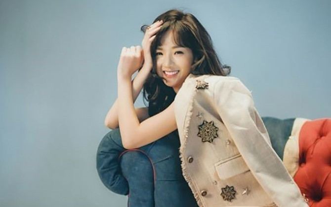 Hot-girl Việt xuất hiện xinh đẹp, sang chảnh trên báo Hàn Quốc