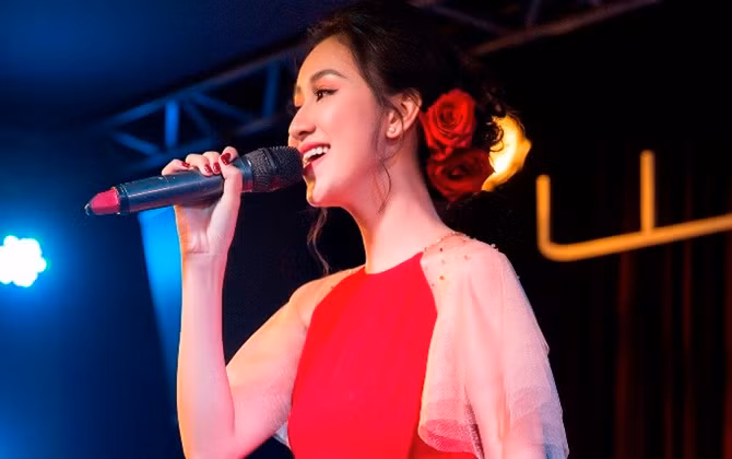 Á hậu Hà Thu kể lại khoảng thời gian e ngại với con đường ca hát
