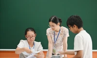 Phổ điểm thi tốt nghiệp THPT 2025: Môn Toán tăng mạnh điểm 10, Tiếng Anh nhiều bài dưới trung bình