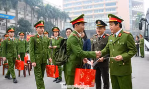 'Chuyến xe về quê ăn Tết' đưa 300 học viên khó khăn về quê đón Xuân