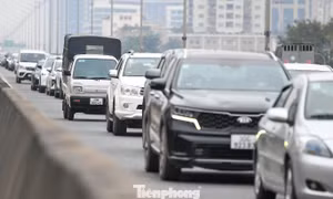 Hà Nội mùng 2 Tết: Cửa ngõ phía Nam ùn tắc cục bộ, nội đô rộng thênh thang