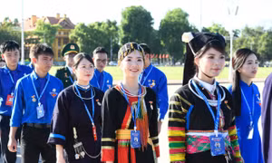 788 đại biểu Đại hội Đoàn XIII vào Lăng viếng Bác, báo công trước giờ khai mạc