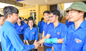 Đoàn công tác Trung ương Đoàn thăm, tặng quà thanh thiếu nhi vùng lũ Thái Nguyên
