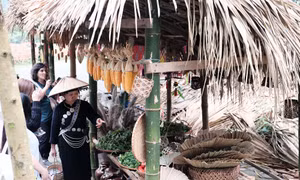 Gen Z ‘ngược dòng ký ức’ đi tìm cách giữ hồn văn hóa giữa nhịp sống hiện đại