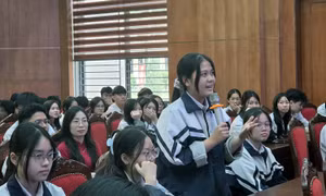 Học sinh Hà Nội tìm hiểu khởi nghiệp từ cấp THPT