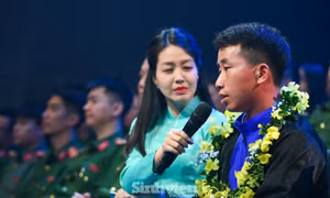 Trưởng bản chạy trong đêm cứu hơn 90 người, cảnh sát kể về ‘cuộc chiến không tiếng súng’