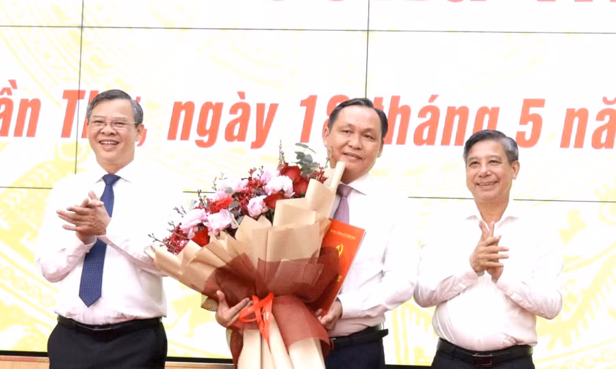 Công bố quyết định của Thủ tướng phê chuẩn Phó Chủ tịch UBND TP. Cần Thơ