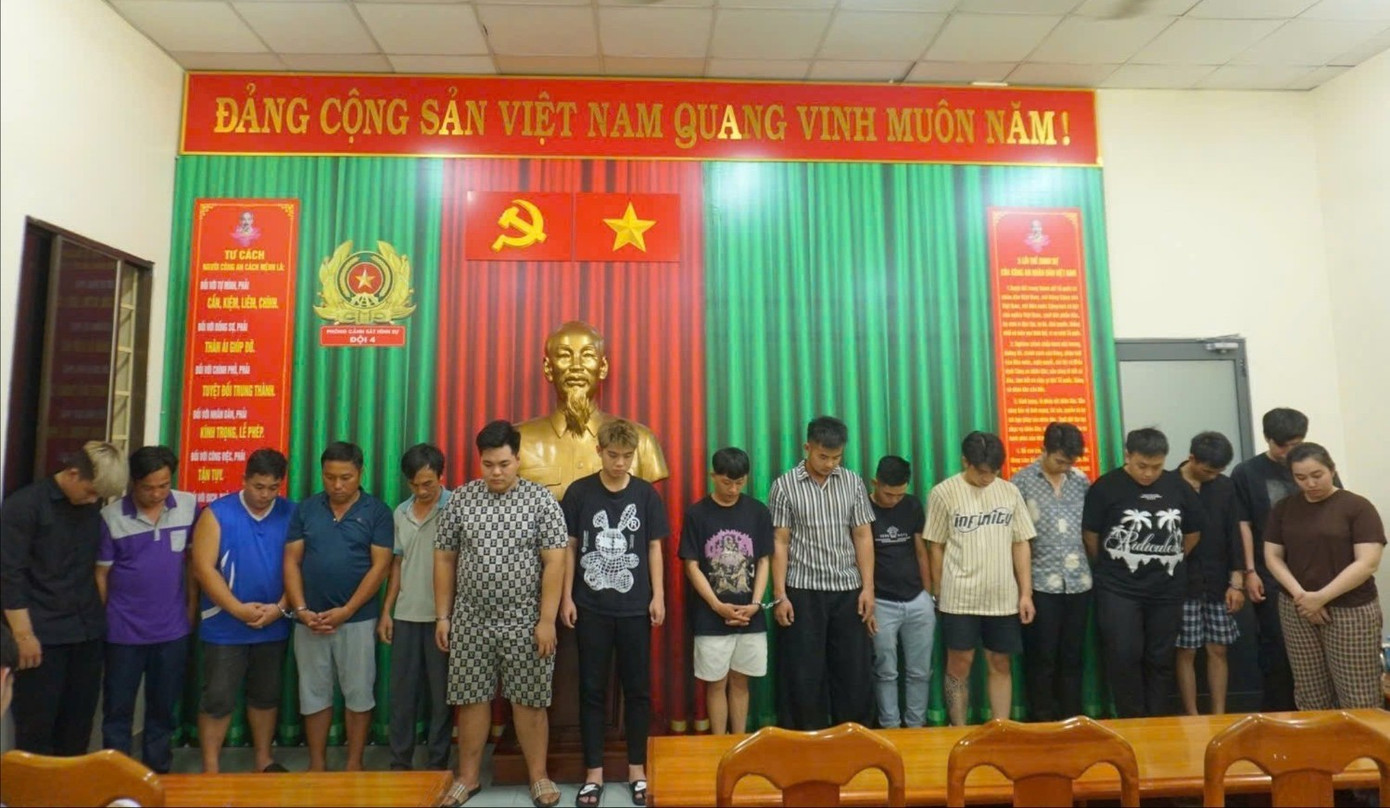 Các đối tượng trong đường dây bị bắt giữ khẩn cấp. Ảnh: Công an cung cấp. khi-cuoi-1-4597.jpg