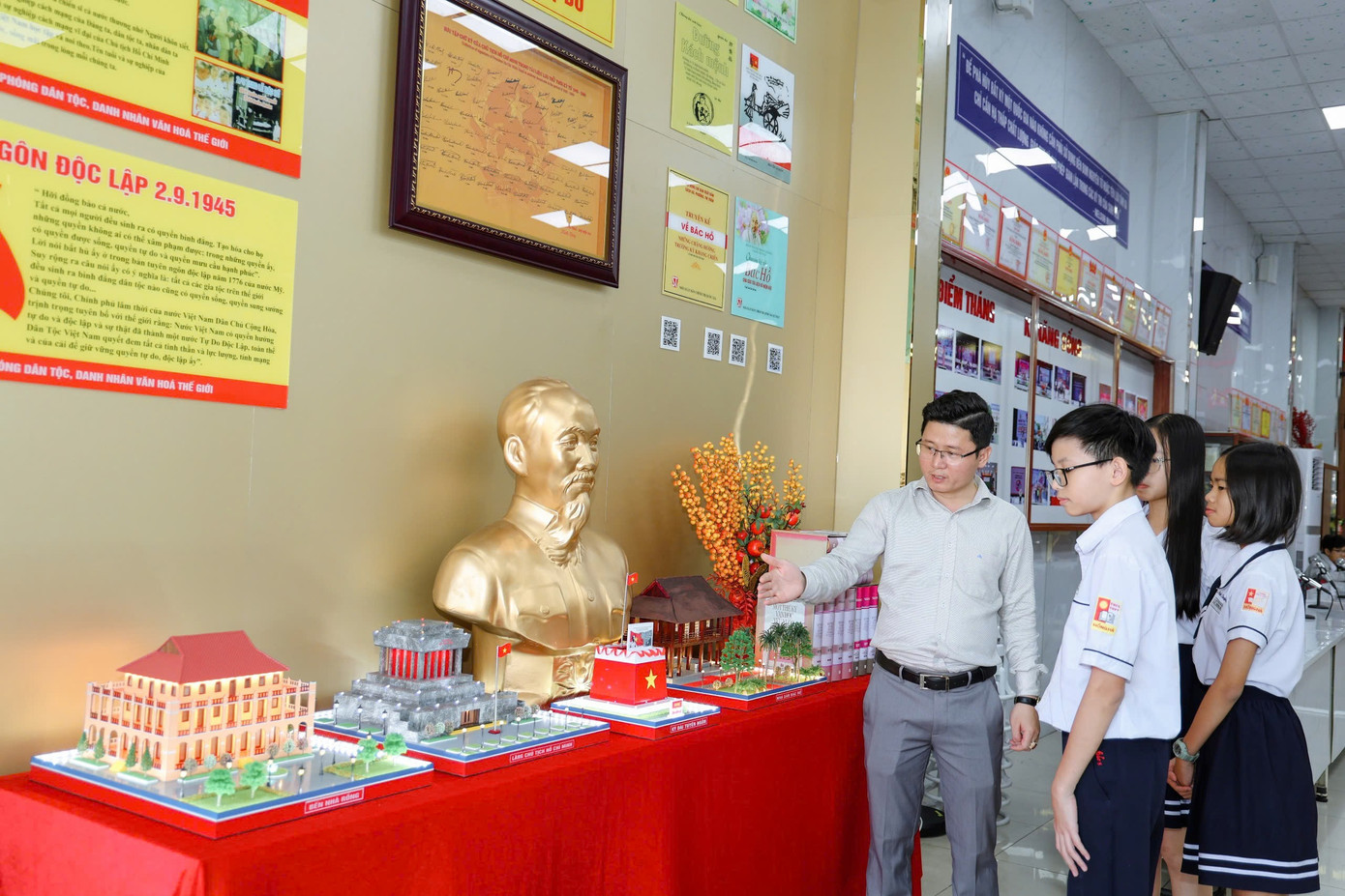 Ho Chi Minh Cultural Space at Hong Ha Secondary and High School d173c12974c9fe97a7d8.jpg