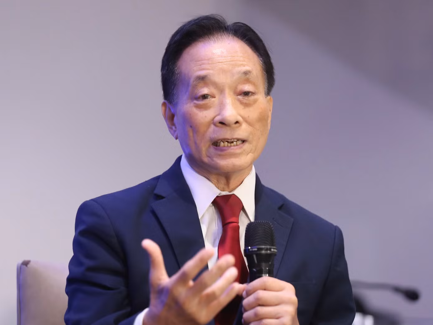nguyen-tri-hieu-thao-luan.jpg