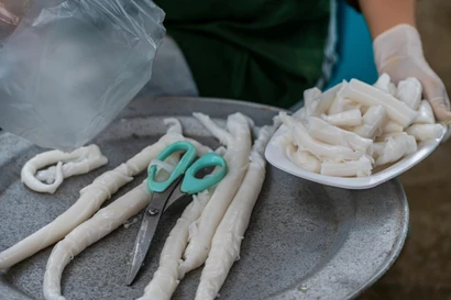 Độc lạ bánh 'gật gù' khách ăn cả cân không chán