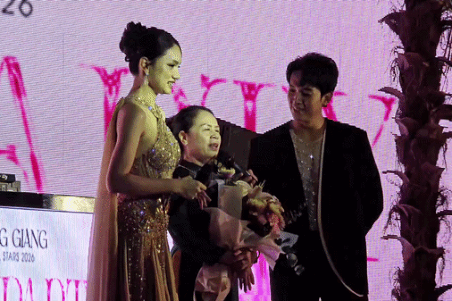 Hương Giang về nước sau MGI All Star, mẹ ruột "nhắc khéo" điều gì?