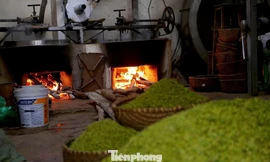 Cận cảnh quy trình làm cốm, tinh hoa mùa thu Hà Nội