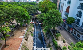 Đường ống khổng lồ dẫn nước hồ Tây ‘hồi sinh’ sông Tô Lịch