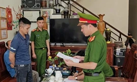 Khởi tố bị can Lâm Văn Chung về hành vi "Vi phạm quy định về an toàn thực phẩm". 