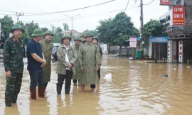 Lãnh đạo tỉnh Lạng Sơn đến hiện trường xảy ra sự cố vỡ đập và kiểm tra công tác phòng chống lũ tại xã Thất Khê, Tràng Định. 