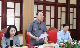 Ông Nguyễn Công Trưởng (giữa) phát biểu trong một cuộc họp cán bộ chủ chốt tỉnh Lạng Sơn. 