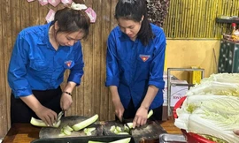 Tuổi trẻ Cao Bằng gửi gắm tình cảm qua những suất cơm yêu thương. 